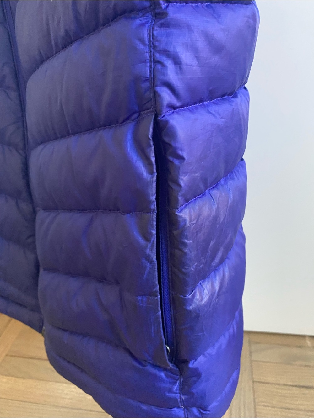 Marmot Women's Down Vest 700 Fill in Purple-Blue - Picture 3 of 7